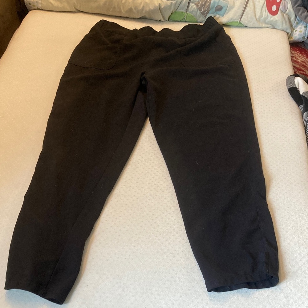 Chic Black Cropped Pants